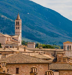 Historische Steinhäuser in Assisi
