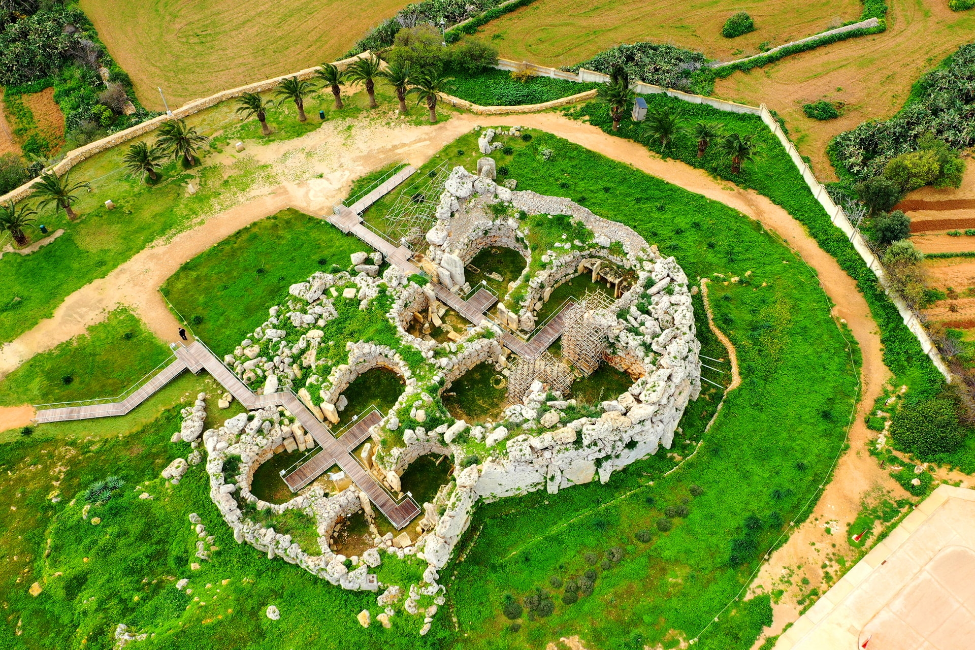 Luftaufnahme der prähistorischen Ggantija-Tempelanlage auf der Insel Gozo